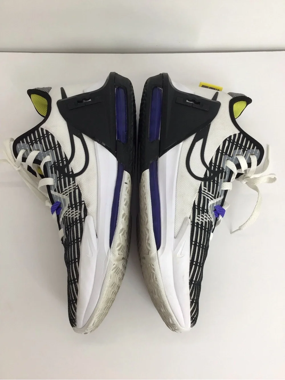 Nike Lebron Witness VI Basketball Sneakers White/Black/Perisan Violet Size 11